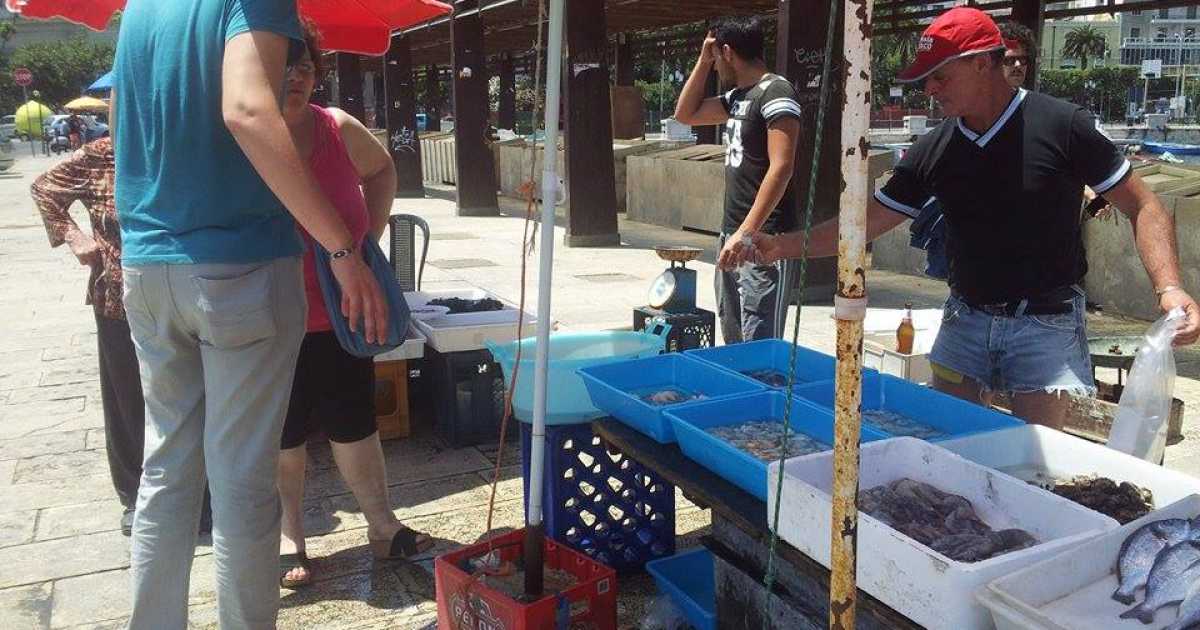 "N-d�rr'a la lanze", tra pesce e birra l� dove il mare rincontra i baresi