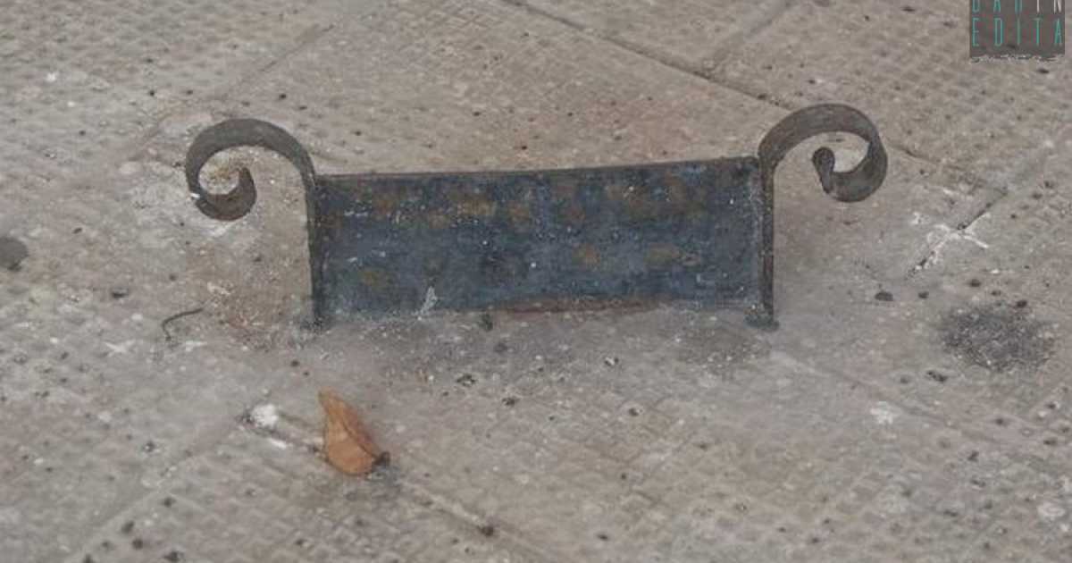 Un pezzo di archeologia urbana: quando per strada ci si puliva con il "nettascarpe"