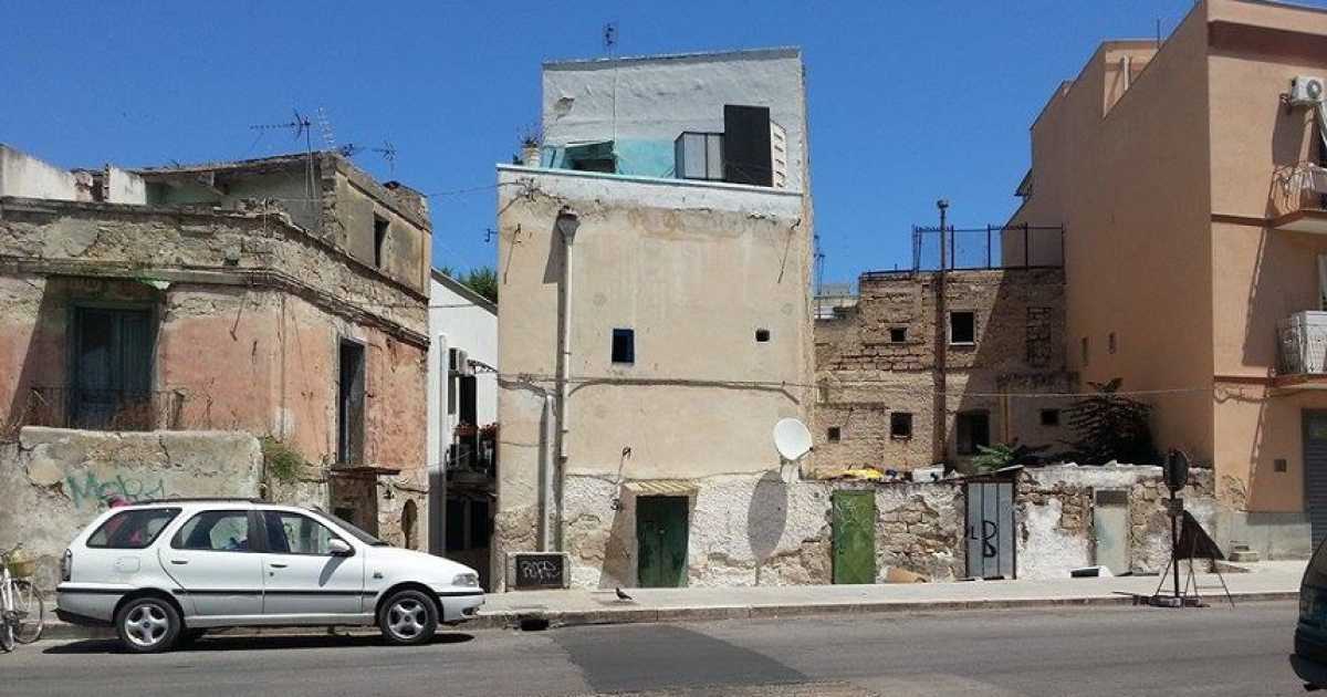Via Oberdan, un angolo di Bari in rovina: �Abbandonati da Cristo�