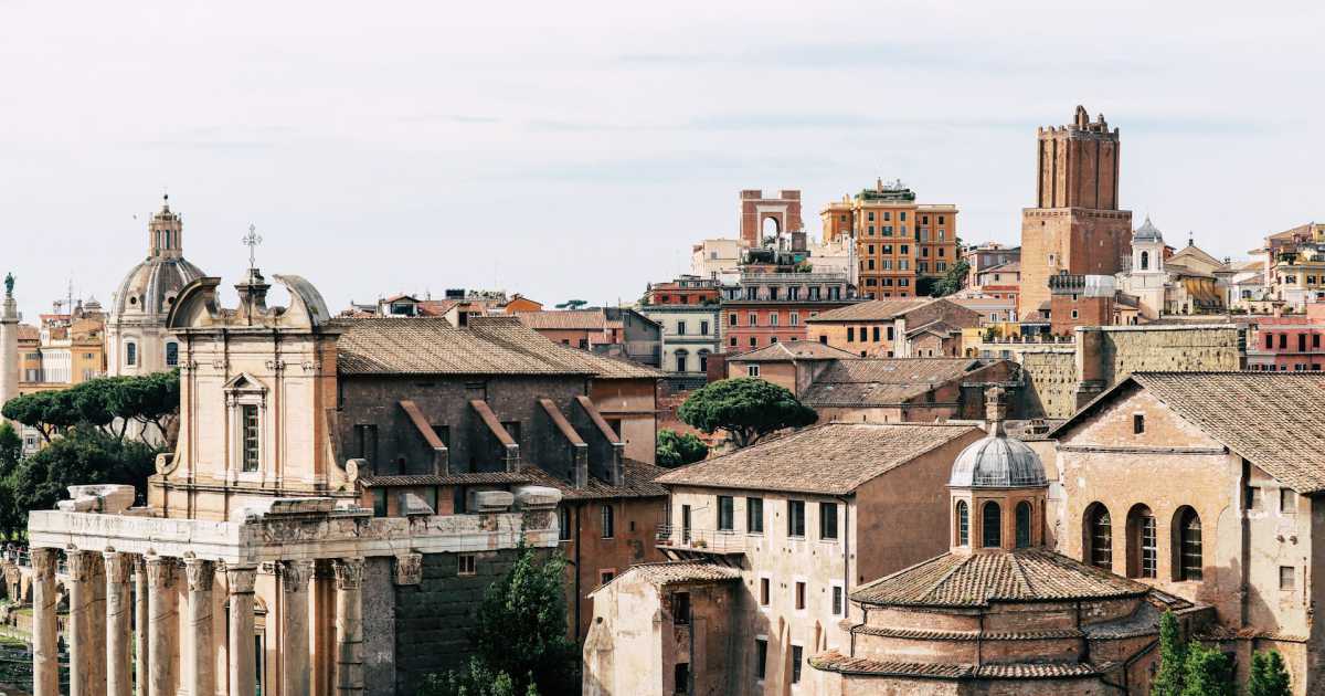 6 segreti di Roma tra mostri, cimiteri e roseti