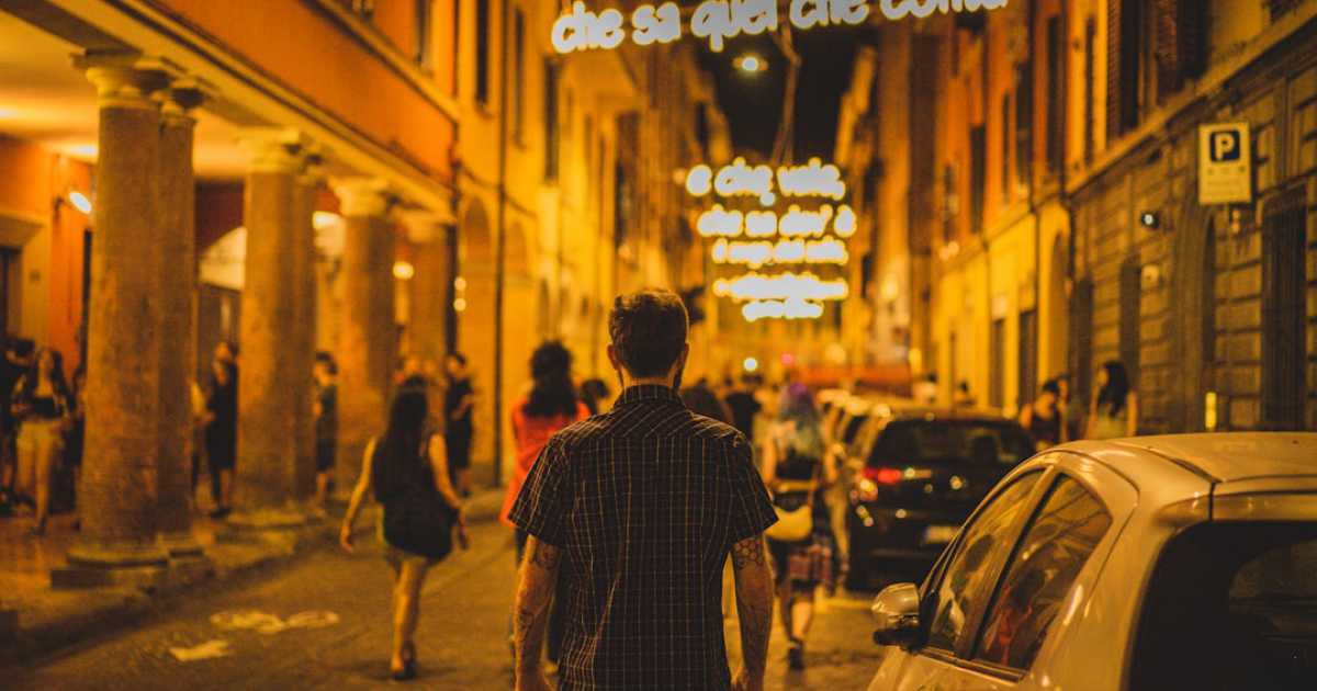 Bari di Notte: Dalle Xradunanze in PiazzaX ai Sapori a Tarda Sera