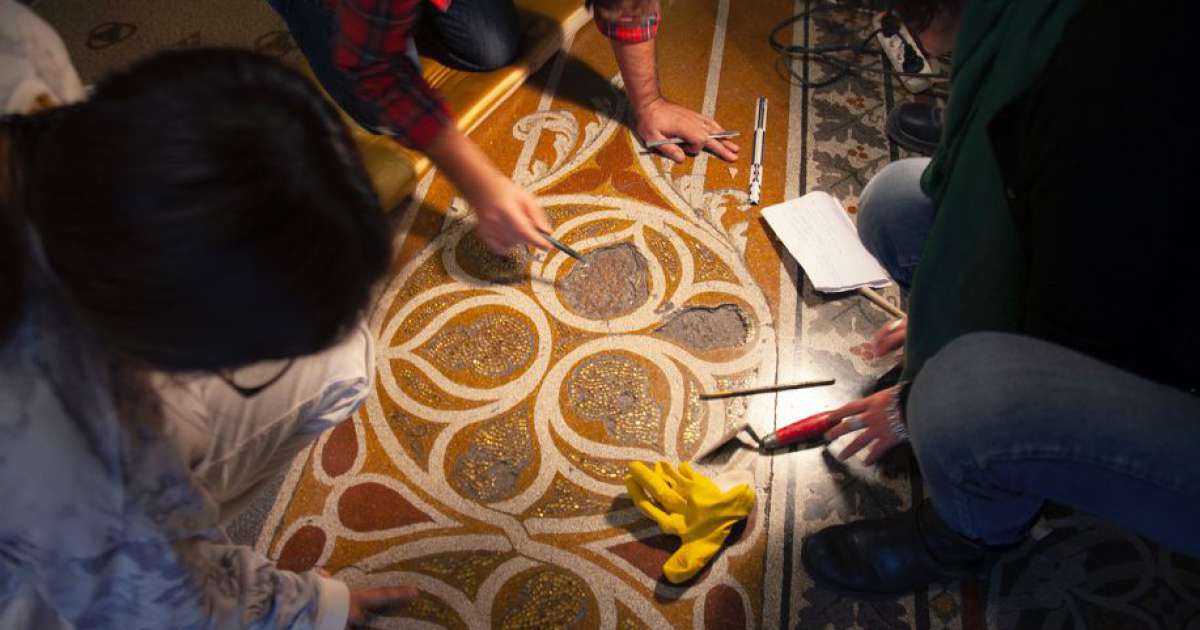 Bari, Palazzo Fizzarotti: il pavimento del Salone Trecentesco � finalmente restaurato