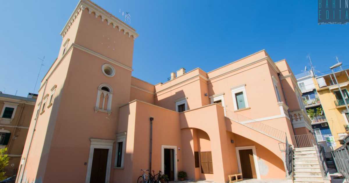 Leggendari presepi e silenziose cappelle: � Palazzo Caleno, simbolo del "vecchio" Picone