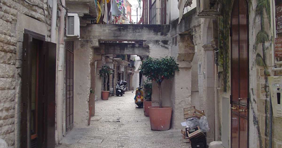 Spacciare erba a Bari Vecchia: �Basta un nome di donna, quello giusto�