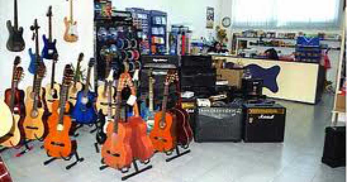 A Bari 7 negozi di strumenti musicali, �ma ormai si acquista sul web�