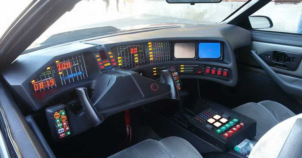 "Kitt portami a casa": due pugliesi riproducono l'auto parlante di Supercar