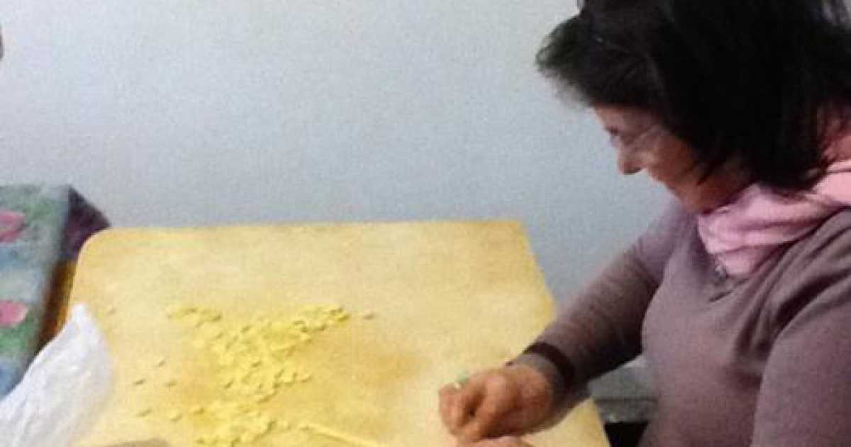 Orecchiette: le baresi usano il coltello, le ''paesane'' il pollice