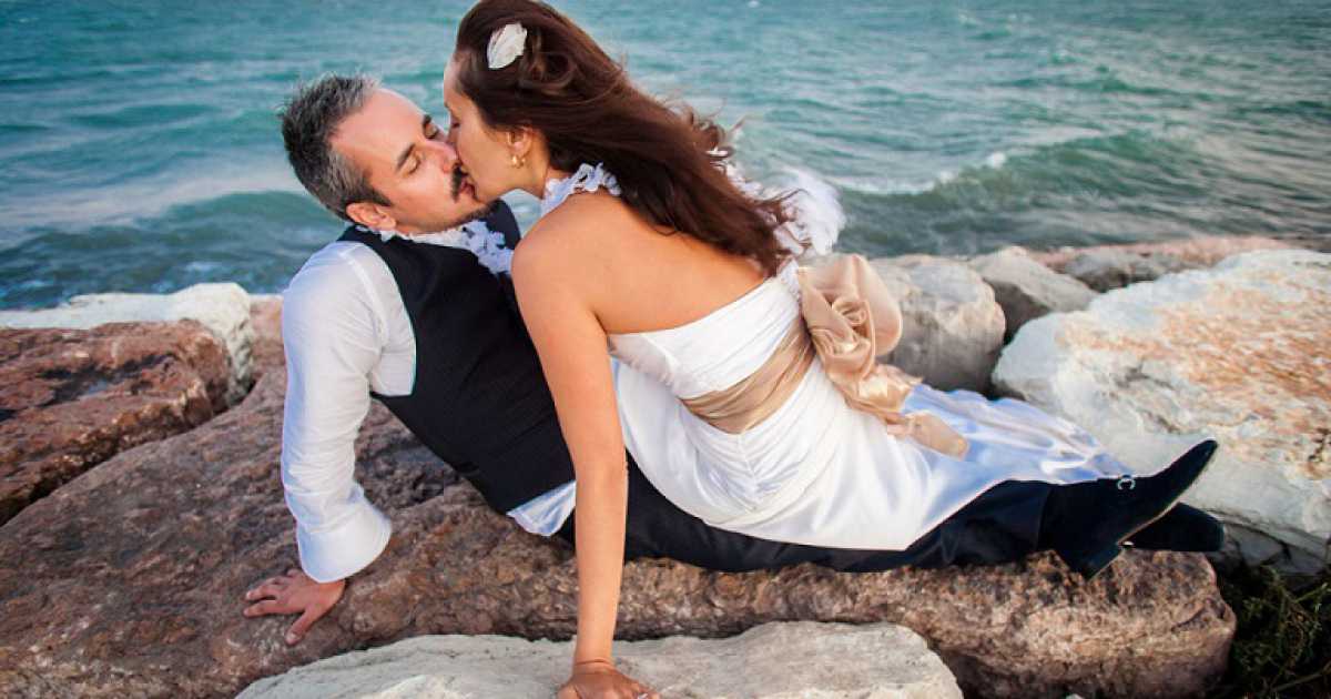''E la nonna dove si siede?'': il mondo dei matrimoni, tra riti ed eccessi
