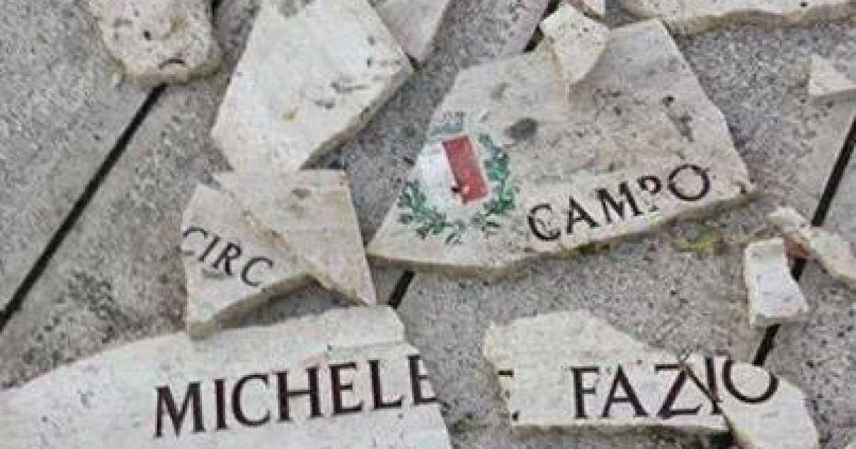 A pezzi la targa commemorativa di Michele Fazio, 15enne ucciso dai clan 