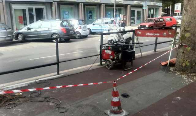 Pista di viale della Repubblica: il Comune ci mette una pezza