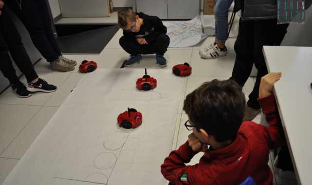 "Scribbler" e "Bee bot": nell'istituto Verga di Bari la lezione si fa con i robot 