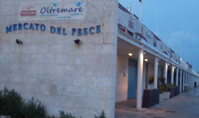Mercato del pesce, sul Molo a combattere contro mare e ''sfratti''