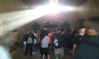 Droghe e musica a palla: in 1500 al Pasquatek, il rave pi� atteso