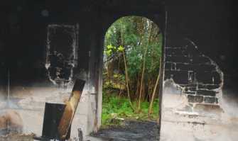 Bruciata la chiesa di San Giorgio Martire: muri neri, affresco cancellato
