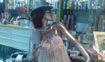 L'unico sexy shop di Bari: �Qui vengono tutti, non siamo pi� un tabu�