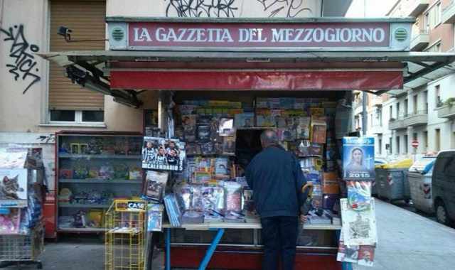 Giornalaio, lavoro in via d'estinzione: I quotidiani non si vendono pi