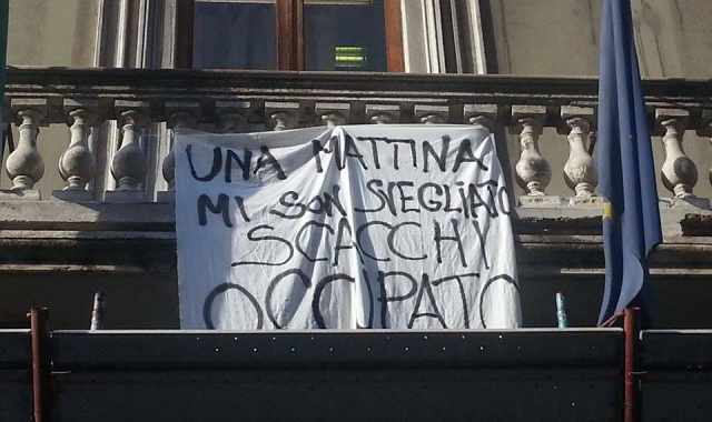 Bari, viaggio nelle scuole occupate. Gli studenti: Andremo fino in fondo