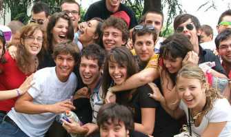 Da ''sei un cane'' a ''fighisstoppiss'': � il linguaggio dei teenager baresi