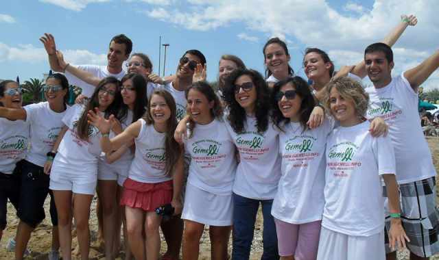 �Una sola anima che vive in due corpi�: la vita dei ''telepatici'' gemelli