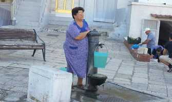 Le ''cape de fiirre'': quando l'acqua a Bari si prendeva per strada
