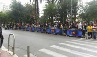 Bari, in migliaia in fila per le selezioni del Grande Fratello: le foto