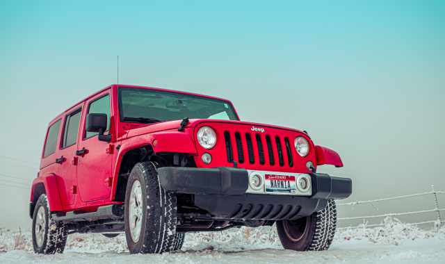 Guida in inverno: dove valgono le ordinanze e quanto costano il cambio gomme a Bari 