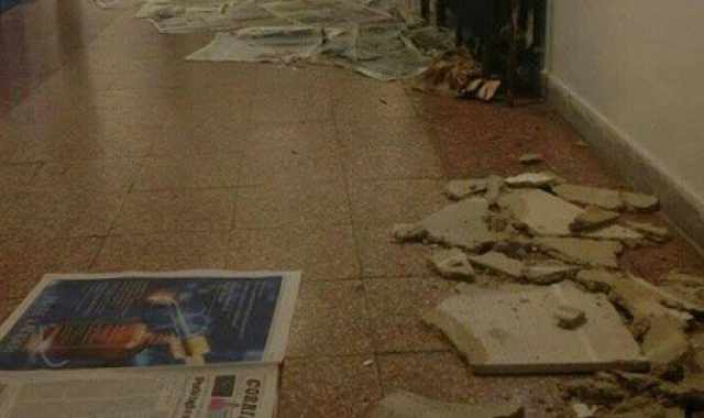 Istituto Giulio Cesare, crollano i soffitti e piove nelle aule: le immagini