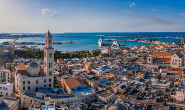 Decine di migliaia di disoccupati a Bari: come affrontare e risolvere questa crisi