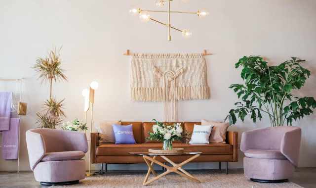 Sull'onda dello stile boho: 5 accessori a balze che non possono mancare a casa vostra