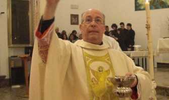 Don Mario, l'esorcista pi� famoso di Bari: messe da 5 ore ''contro i demoni''