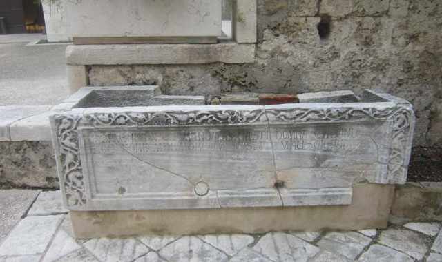 Castello Svevo, c' un tesoro medioevale abbandonato nel cortile