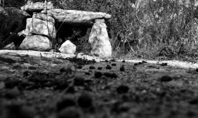 Salento, i misteriosi dolmen e menhir: un fotografo (ligure) li racconta 