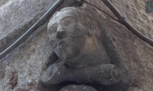 Modugno, quel mascherone che fa la linguaccia: ''nobile'' vendetta di 300 anni fa