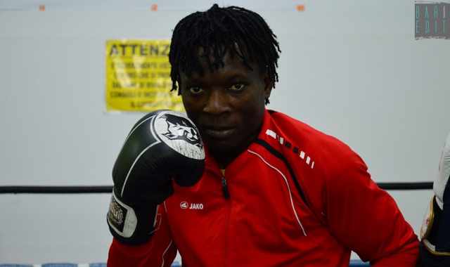 La storia di Johnny, fuggito alla violenza per inseguire un sogno: diventare pugile