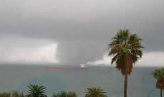 Tromba d'aria, allarme a Bari. Meglio stare in casa fino alle 15