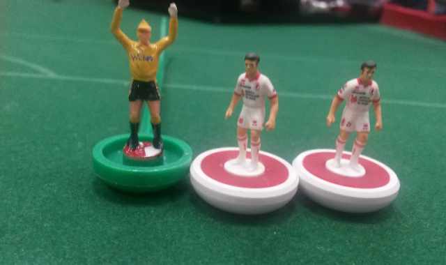 Subbuteo, tra nostalgia e passione c' chi fa ancora gol su un panno verde