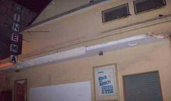 Bitonto, nell'era di internet resiste un cinema a luci rosse: l'Odeon