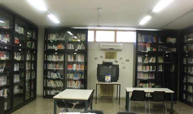 Biblioteche di quartiere: 15mila di libri, ma nessuno li pu leggere