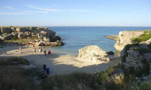 Piccole, nascoste e paradisiache: le calette sabbiose di Monopoli Sud