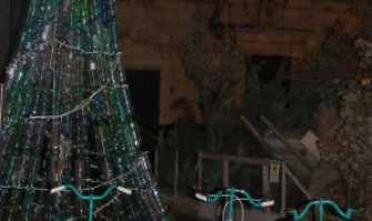 Ruvo di Puglia, in piazza un albero di Natale che si illumina pedalando