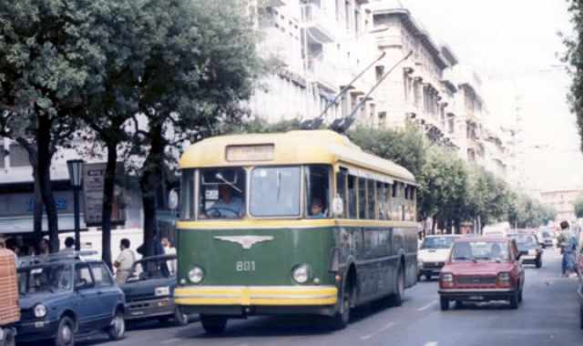 Filobus, tanti proclami ma i mezzi non partono: non c' nessuno in grado di guidarli