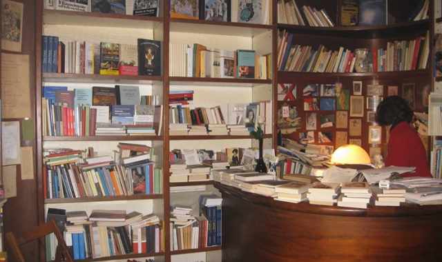 Bari e le librerie: un rapporto difficile. La ''Villari'' oasi nel deserto 