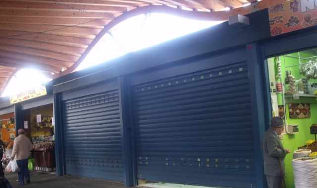 Mercato di Santa Scolastica, un anno dopo: troppe spese, pochi clienti e c' chi chiude 