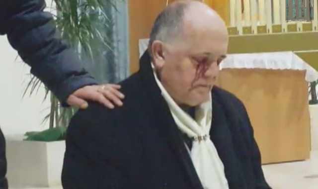 Bari, piange sangue in chiesa: Non crediate che sia uno scherzo. Il video