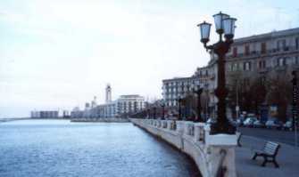 Bari, � il Lungomare il luogo simbolo della citt�: sconfitti San Nicola e Petruzzelli