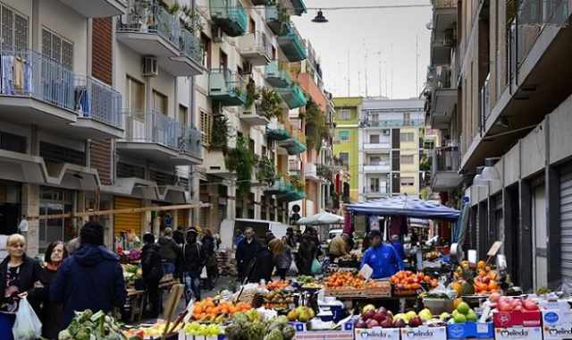 Bari, la vecchia San Pasquale: tra strette strade, palazzi colorati e cinema abbandonati