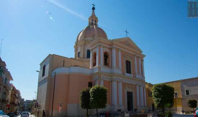 A Giovinazzo c' una "piccola San Pietro": il cupolone rosa di Sant'Agostino 