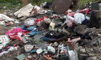 Campo rom del canalone, dopo lo sgombero i rifiuti sono ancora l�: video