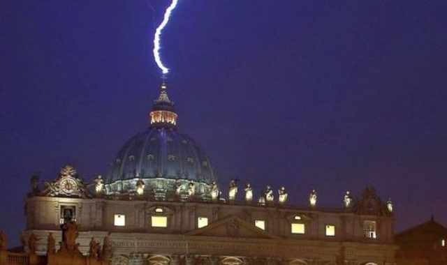 Le dimissioni del Papa. E se Ratzinger volesse rivelare un segreto?