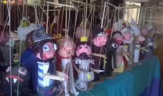 Le marionette, la storia della ''barese'' Ivana e del suo teatro mobile